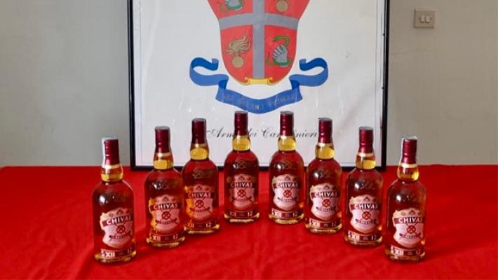 Parma: fa razzia di alcolici al supermercato e scappa in bici. Fermato subito dopo il furto, oltre alla merce appena asportata i carabinieri ne trovano di ulteriore riconducibile ad un altro furto non