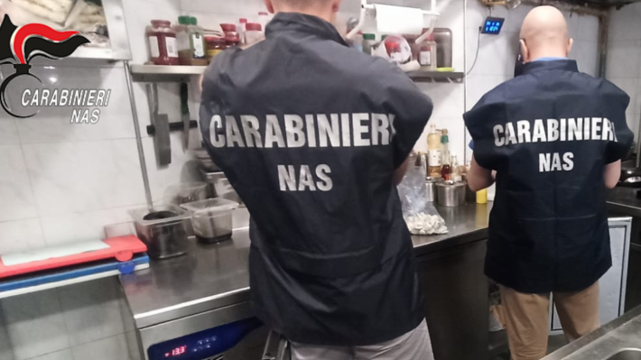 Carenze igieniche in un'area di servizio: multa da 1000 euro dai Nas di Parma