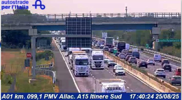 A1, code a tratti per traffico intenso fra Campegine, Parma e Fidenza 