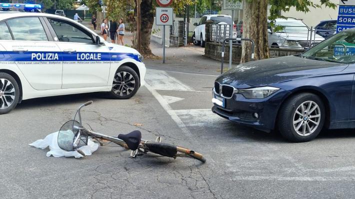 Anziano investito in bicicletta