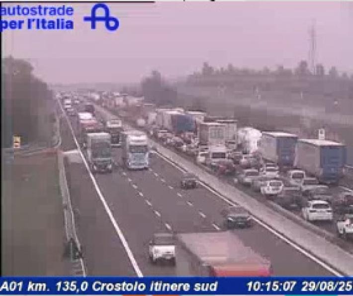 A1, incidente fra Reggio e Terre di Canossa-Campegine: 4 chilometri di coda. Rallentamenti in Autocisa