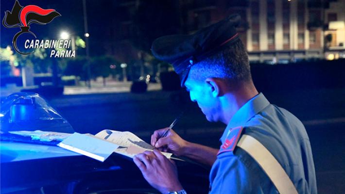 Parma: giovane avvicinata di notte fuori da un locale, rapinata del cellulare e poi ricattata. Denunciato 32enne straniero