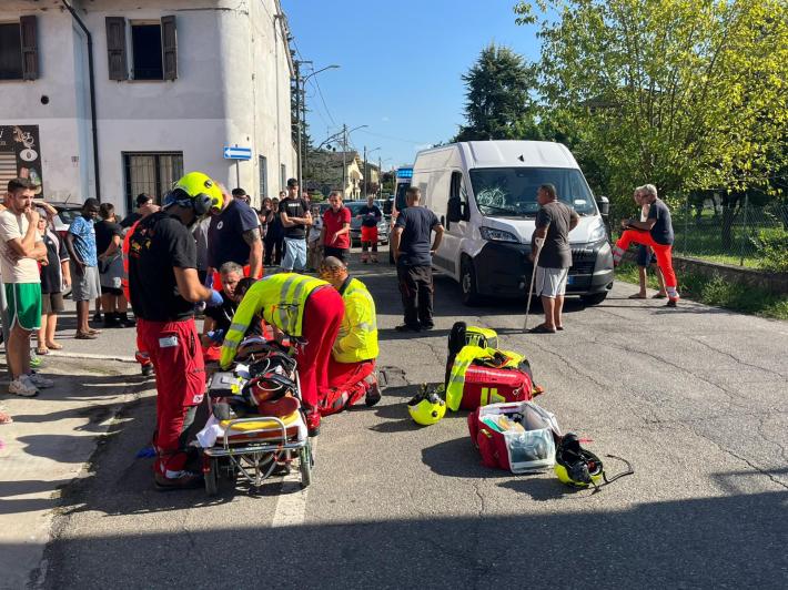 Uomo in bicicletta investito da un furgone a Mezzano Superiore: atterrato l'elisoccorso del 118