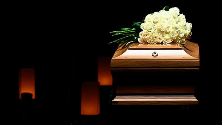 Armani, in centinaia in fila dalle 7 per l'ultimo saluto