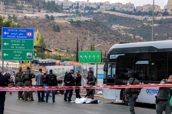 Attentato a Gerusalemme, terroristi salgono sul bus e fanno fuoco: &laquo;4 morti e almeno 15 feriti&raquo; |