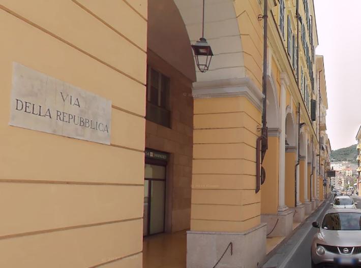 Bimbo di due anni cade dal terrazzo, &egrave; gravissimo