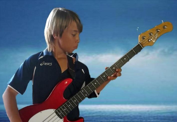 Il quindicenne suicida, "decine di chat provano bullismo". Ispettori a scuola, i carabinieri hanno sentito i genitori