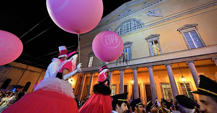 Tutto nel mondo &egrave; burla! La Verdi street parade inaugura il XXV Festival Verdi e il X Verdi Off