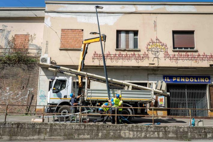 Via Trento pi&ugrave; luminosa: al via installazione di 60 nuovi lampioni