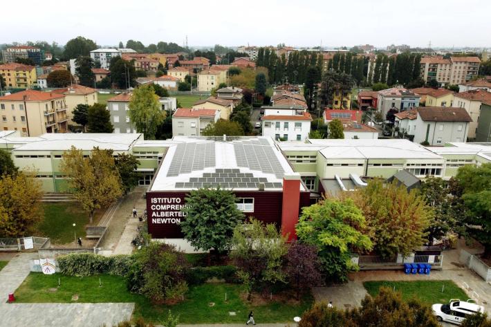 La scuola Albertelli-Newton inaugura il suo nuovo impianto fotovoltaico 