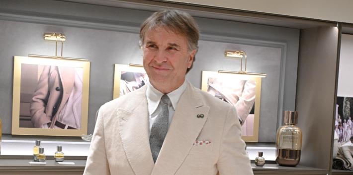  Tempesta su Cucinelli: "Viola le sanzioni a Mosca". Il titolo crolla in Borsa, la Maison si difende 