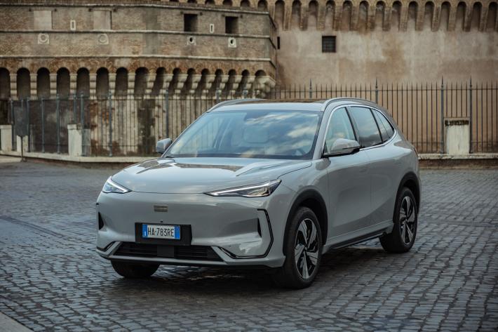 EX5, in Italia il primo modello del colosso Geely