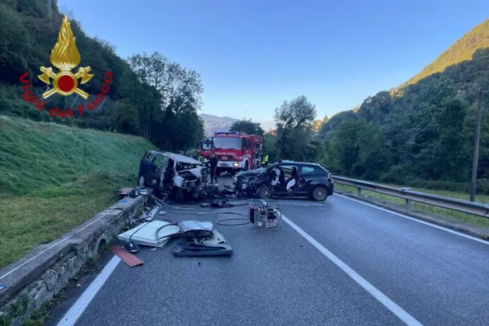 Auto prende fuoco dopo frontale nel Bergamasco, due morti 