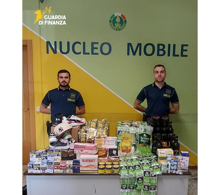 Sigarette, farmaci e alcolici di contrabbando e false griffe: denunciato il titolare di un negozio in zona via Palermo 