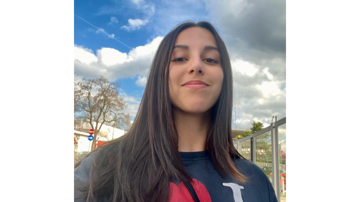 "Paga o pubblico la foto di te nuda": ricattata Jolanda Renga, figlia di Ambra Angiolini e Francesco Renga