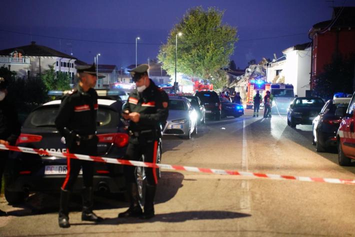 Esplosione durante sgombero abitazione, morti 3 carabinieri 