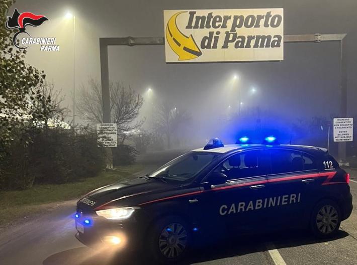 Fontevivo: aveva tentato di guadare il fiume taro con un trattore rubato all&rsquo;interporto ma era rimasto impantanato. 42enne straniero identificato grazie al dna e denunciato per furto