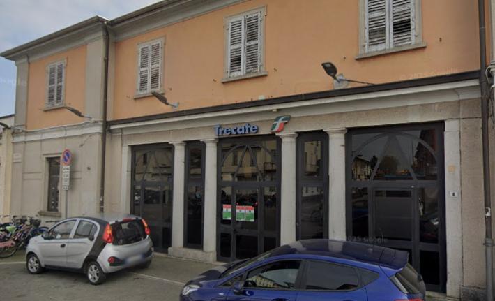 Novara, treno investe tre giovani. Un morto e due feriti. Interrotta la linea Milano-Torino 