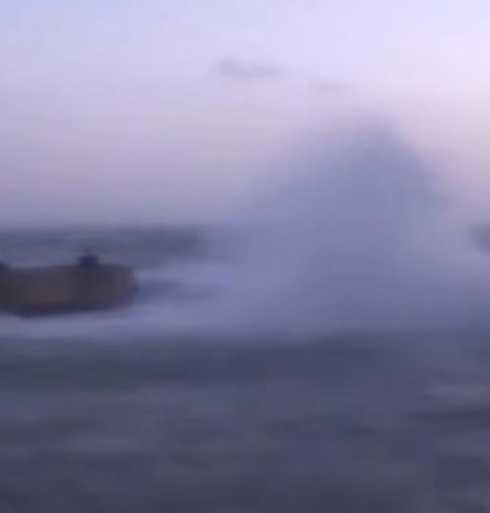 Maltempo in Toscana, onde alte 3,5 metri e vento a 130 km/h