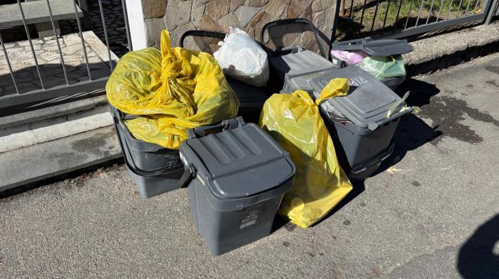 Si sono dimenticati di ritirare l&rsquo;indifferenziato e non passano, nonostante pi&ugrave; segnalazioni