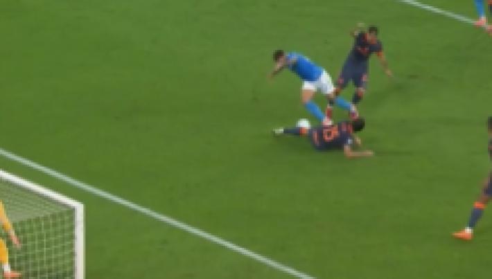 Mkhitaryan-Di Lorenzo, per i vertici arbitrali non &egrave; rigore: fermi per le prossime settimane Mariani, Bindoni e Var