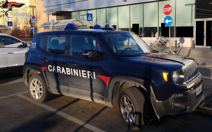 Medesano: all&rsquo;interno del supermercato tenta il furto di 10 salami nascondendone alcuni in una busta e altri nei pantaloni. Denunciato 41enne italiano 