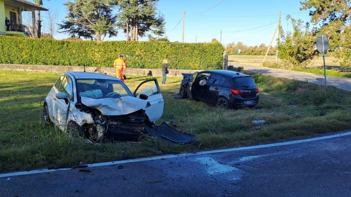 Malore al supermercato: ambulanza all'Esselunga in via Emilia Ovest