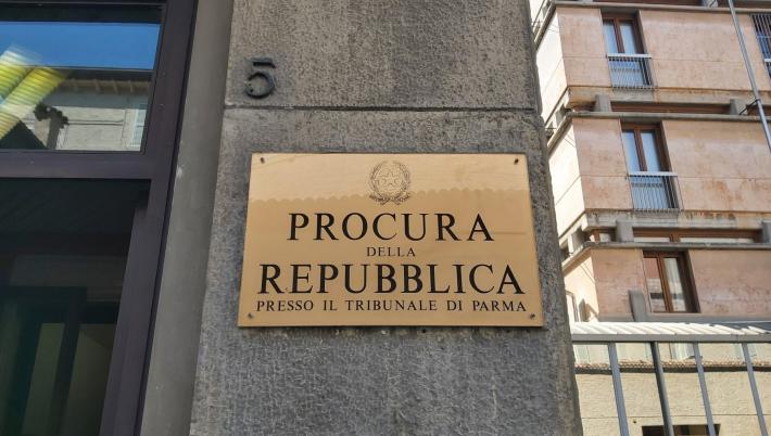 Parma: nel 2019 aveva rapinato una ragazza in citta&rsquo;. 37enne italiana arrestata e portata in carcere dai carabinieri