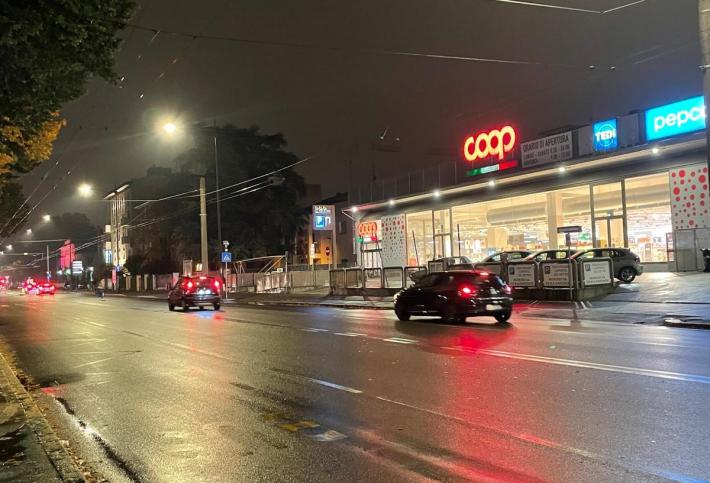 Sempre gravissima la donna investita 