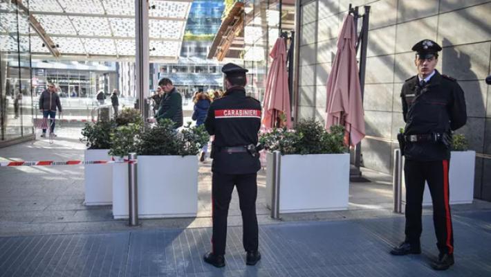 Donna accoltellata a Milano, &egrave; stata colpita alla schiena