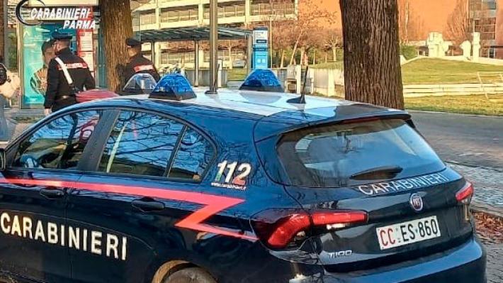 Parma: graziato dal vigilante del supermercato per un tentativo di furto di merce, lo aspetta alla fine del turno e lo aggredisce con violenza. Denunciato per lesioni 22enne straniero