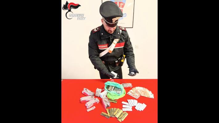 Tenta la fuga in bici ma viene fermato con 35 pastiglie di "droga del combattente": arrestato 30enne straniero