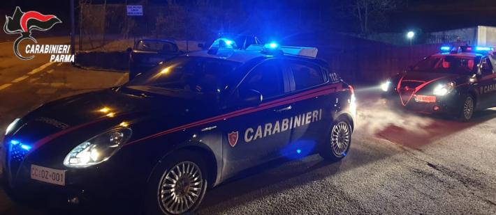 Ricercato da un anno era in stazione a Borgotaro con una donna armata di coltello: lui &egrave; in carcere lei &egrave; stata denunciata