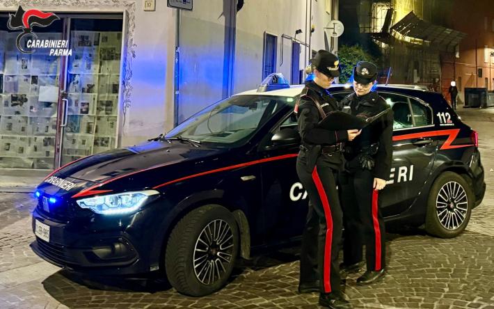 Preleva contanti, compra Gratta e vinci e sigarette: tutto con un bancomat rubato. Denunciato 19enne