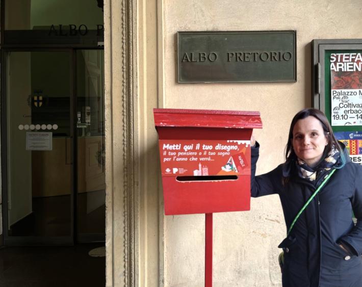 Il concorso "Che cosa illumina il Natale?&rdquo;: imbucate gli elaborati nella cassetta rossa all'ingresso del Municipio