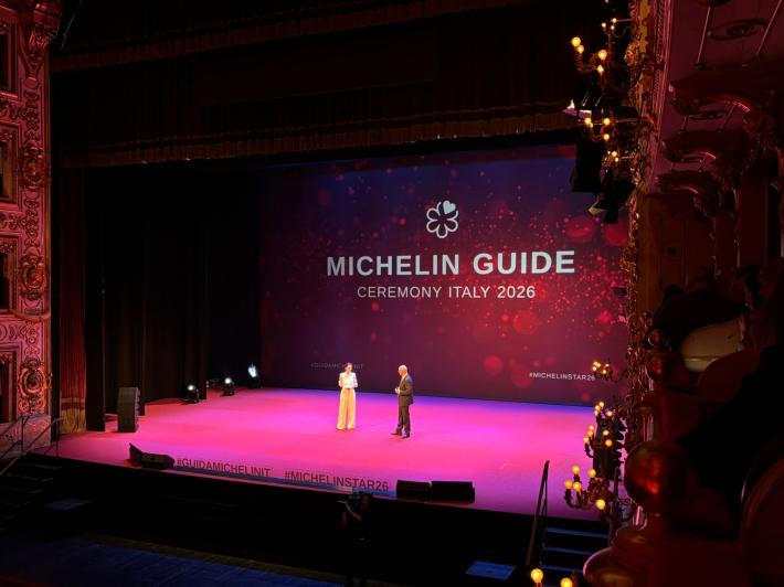 Guida Michelin 2026, al via la presentazione al Teatro Regio: in prima fila tanti chef da Bottura a Cannavacciuolo 