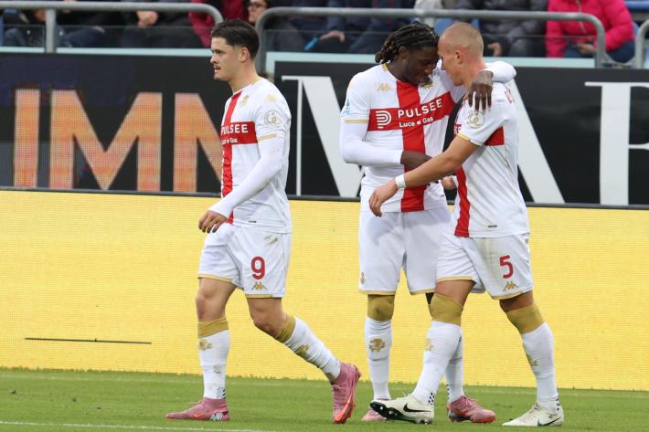 Cagliari e Genoa, pari a suon di gol. Larga vittoria del Bologna a Udine - Risultati e classifica