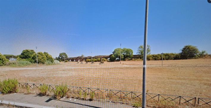 Ventennte stuprata nel parco davanti al fidanzato a Roma: tre fermati, uno era a Verona 