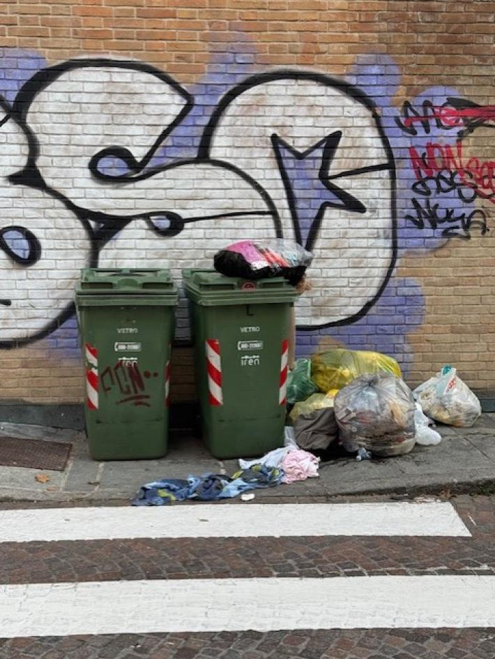 Degrado quotidiano in strada A. Anna