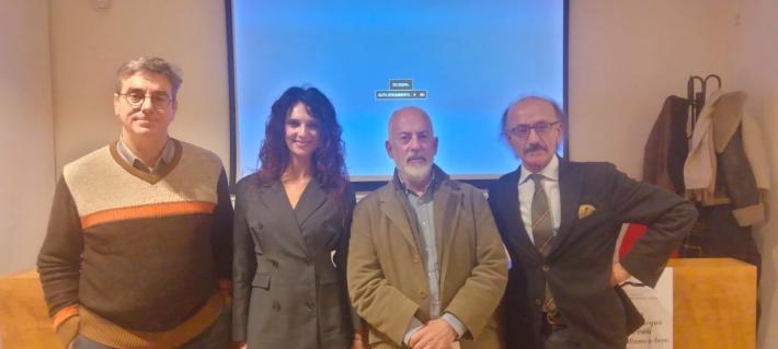 Acqua: fiumi, terra, mare e marte. Geograficamente &egrave; ovunque; perfino in &laquo;un mare di teatro&raquo;