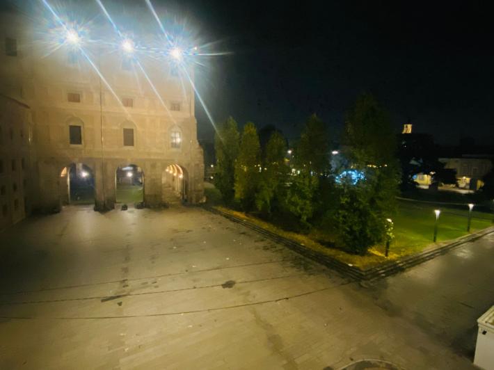 La foto: "Primo giorno di zona rossa, finalmente in piazzale della Pace si respira e si riesce a riposare"