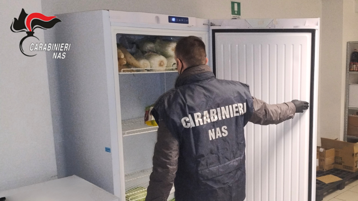 Sequestri, sanzioni e irregolarit&agrave; nei controlli su ristoranti e bar