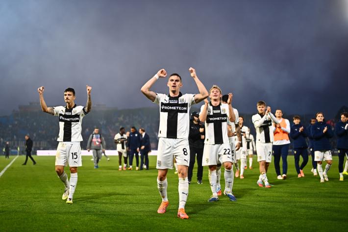 Benek e tanto cuore, 1-0 a Pisa: il Parma conquista tre punti importantissimi - Un balzo in avanti dei crociati: risultati e classifica