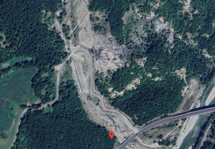 Si &egrave; riattivata la frana di Lamino e fa paura e "minaccia" una strada, un allevamento rischia l'isolamento. Il sindaco Alzapiedi: "Nelle ultime 22 ore ha percorso 40 metri"