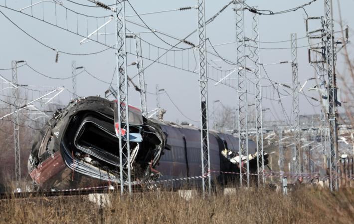 Disastro ferroviario nel Lodigiano, 3 condanne e 2 assoluzioni
