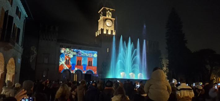 Piazza Verdi si colora con "Fontane luminose"