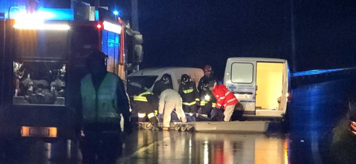 Tragica Vigilia, muore in un frontale a Traversetolo, gravissima la moglie 