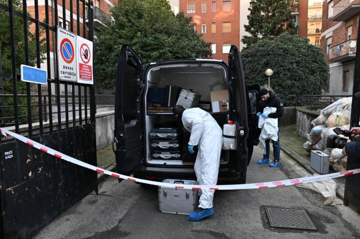 Donna trovata morta a Milano: indagano i carabinieri, il cadavere era in un cortile 