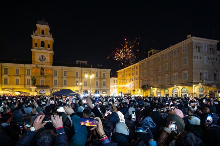 In piazza senza petardi e bottiglie di vetro. La guida al Capodanno