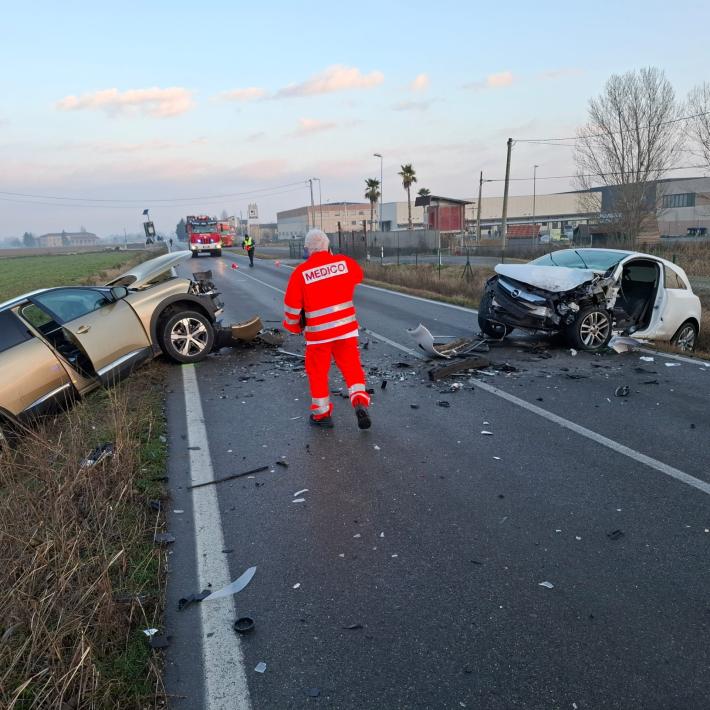 Auto fuori strada all'altezza delle curve del Masdone: ferita una 36enne a Traversetolo 